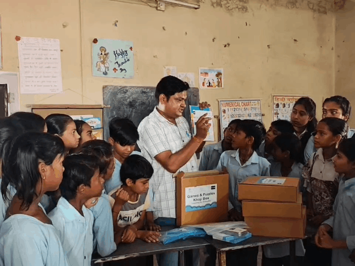करौली की सरकारी स्कूलों में पहुंचे 'खोजी बॉक्स':712 विद्यालयों में विज्ञान-गणित की पढ़ाई होगी प्रेक्टिकल पर आधारित