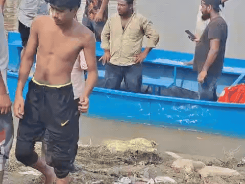 रामगंगा नदी में डूबे युवक की डेडबॉडी मिली:दोस्तों के साथ नहाते वक्त रामगंगा में बह गया था अमरोहा का युवक