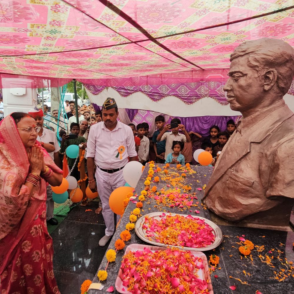 1965 में शहीद हुए धर्मपाल सिंह की प्रतिमा का अनावरण:निवर्तमान जिला पंचायत अध्यक्ष प्रेमावती वर्मा ने किया अनावरण