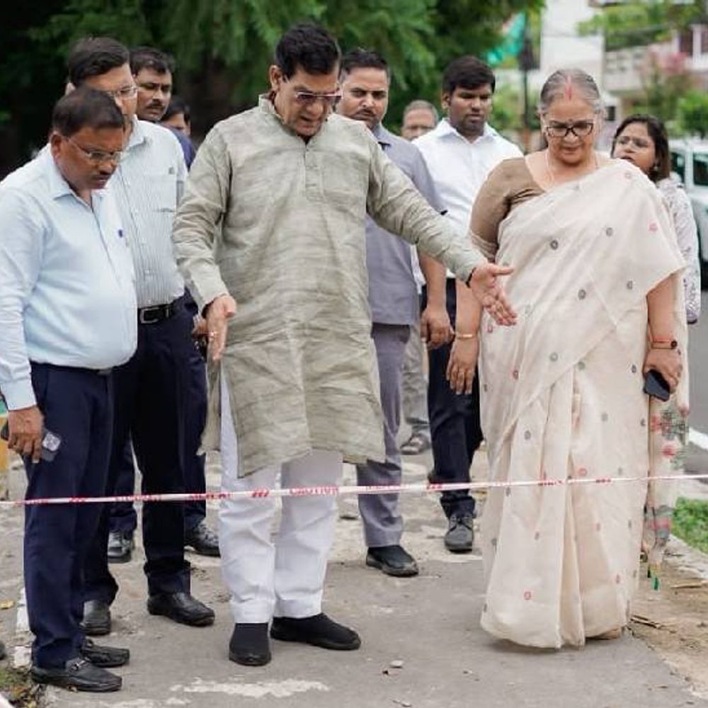 लखनऊ में नगर विकास मंत्री का निरीक्षण:नाला निर्माण और सफाई की हकीकत देखी, बोले- बारिश में जलभराव नहीं होना चाहिए