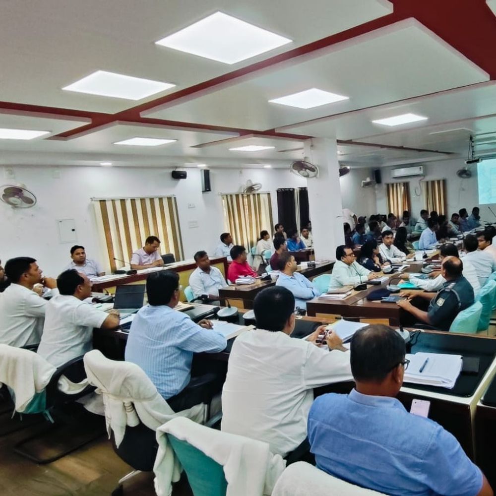 दरभंगा में संभावित बाढ़-सुखाड़ को लेकर प्रशासन अलर्ट:जिले में कुल 13 बाढ़ आश्रय स्थल चिन्हित; डीएम ने तैयारियों की समीक्षा की, तटबंधों की निगरानी के निर्देश दिये