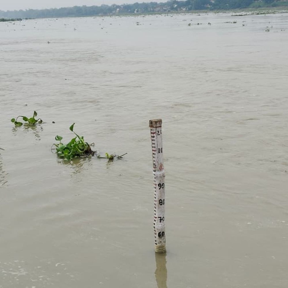 गंगा जलस्तर में 17 सेंटीमीटर की गिरावट:उन्नाव में जलकुंभी का अंबार, कटान तेज होने से चिंता बढ़ी SDM ने व्यवस्था देखी