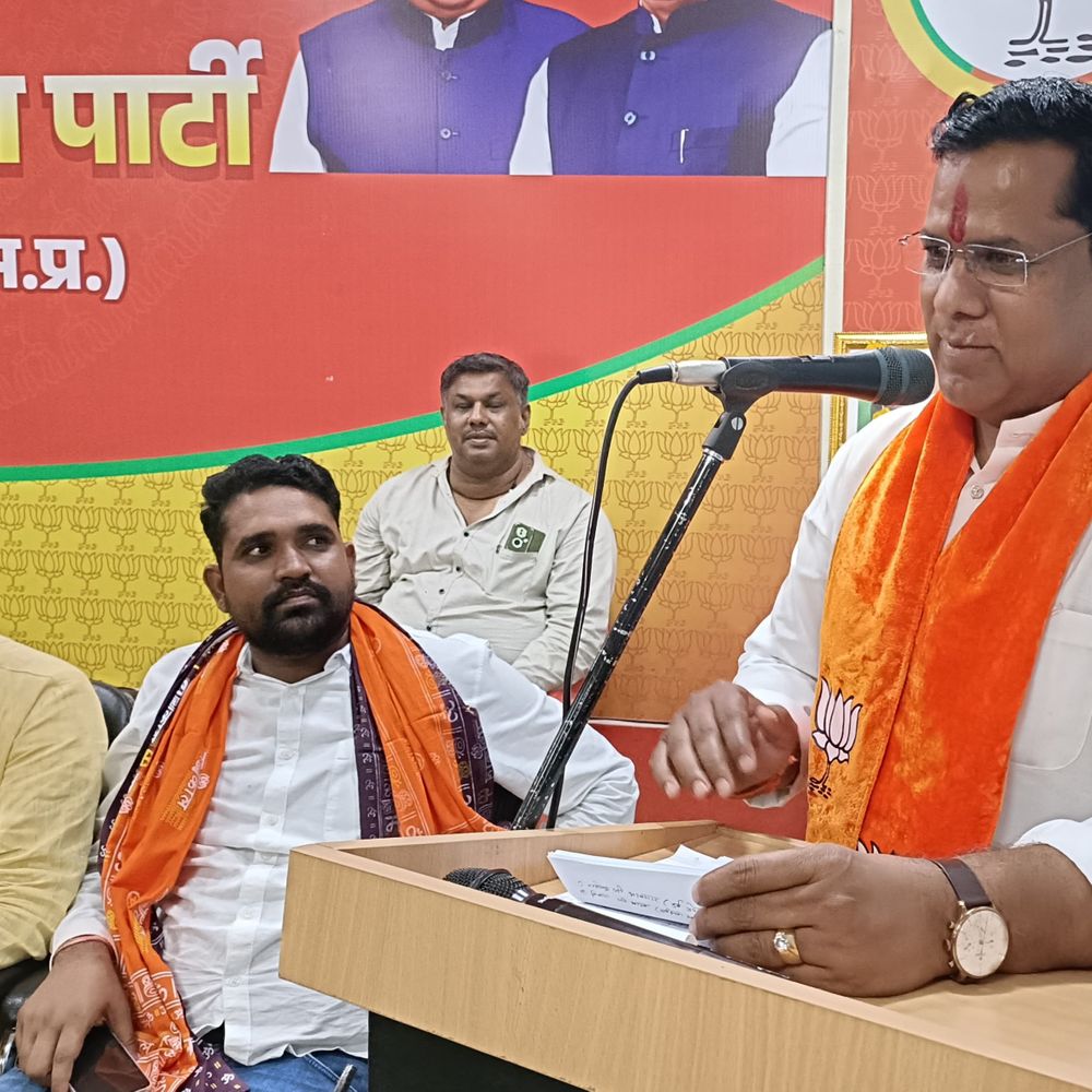 
                 बड़वानी में भाजपा पिछड़ा वर्ग मोर्चा की बैठक:प्रदेश मंत्री बलवंत भाटी बोले- कार्यकर्ता ही पार्टी का असली परिवार, यहां भाई-भतीजावाद नहीं 
            