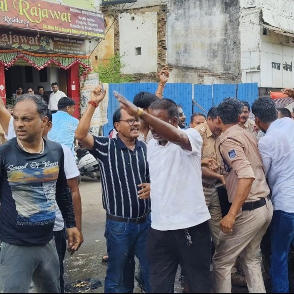 
                 किसान कांग्रेस का प्रदर्शन, ई-टोकन व्यवस्था खत्म करने की मांग:विदिशा में मूंग की 100% सरकारी खरीदी सुनिश्चित करने की अपील 
            