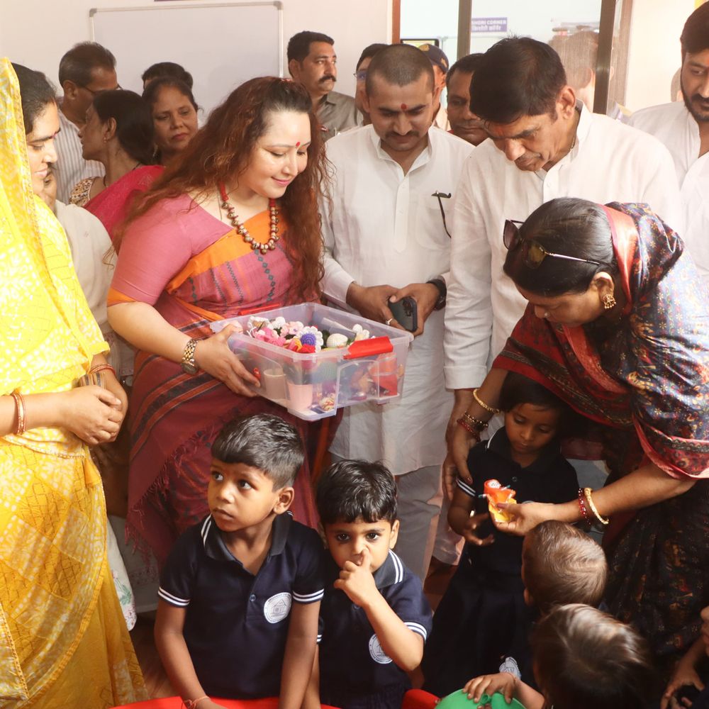 
                 मैहर में 6 मॉडल आंगनवाड़ी केंद्रों का कायाकल्प:'रूपांतरण' अभियान के तहत बदले सेंटर; पॉडकास्ट रूम, 'हेल्थ कॉर्नर' केबिन जैसी आधुनिक सुविधाएं मिलेगी 
            