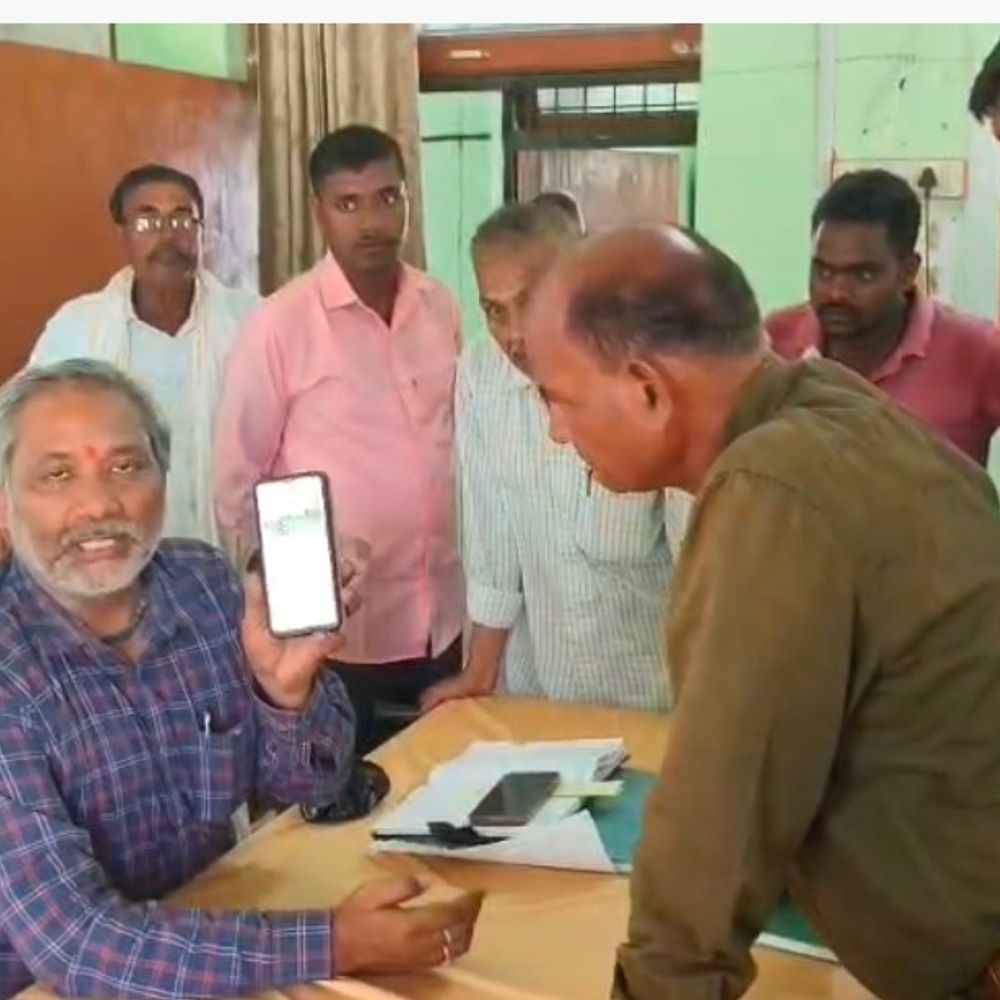 Kisan Sarathi App Becomes Digital Companion: Farmers in Kaushambi Access Information on Crop Management, Pest Control, and Animal Husbandry