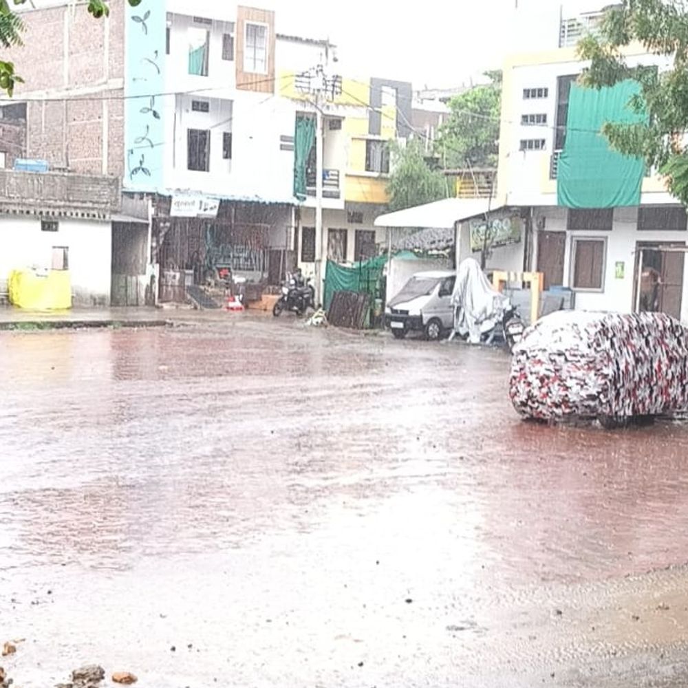 
                 बड़वानी में दो सप्ताह बाद झमाझम बारिश:सूखती फसलों को पानी मिला, आगामी दिनों में अच्छी बरसात की संभावना 
            