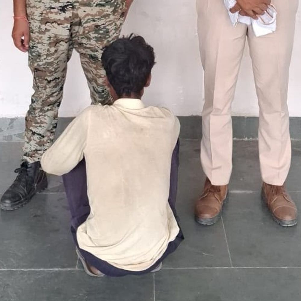 
                 शिवपुरी में नाबालिग से रेप, सौतेला पिता गिरफ्तार:मां मामला दबाना चाहती थी; पड़ोसी महिला थाने ले गई 
            