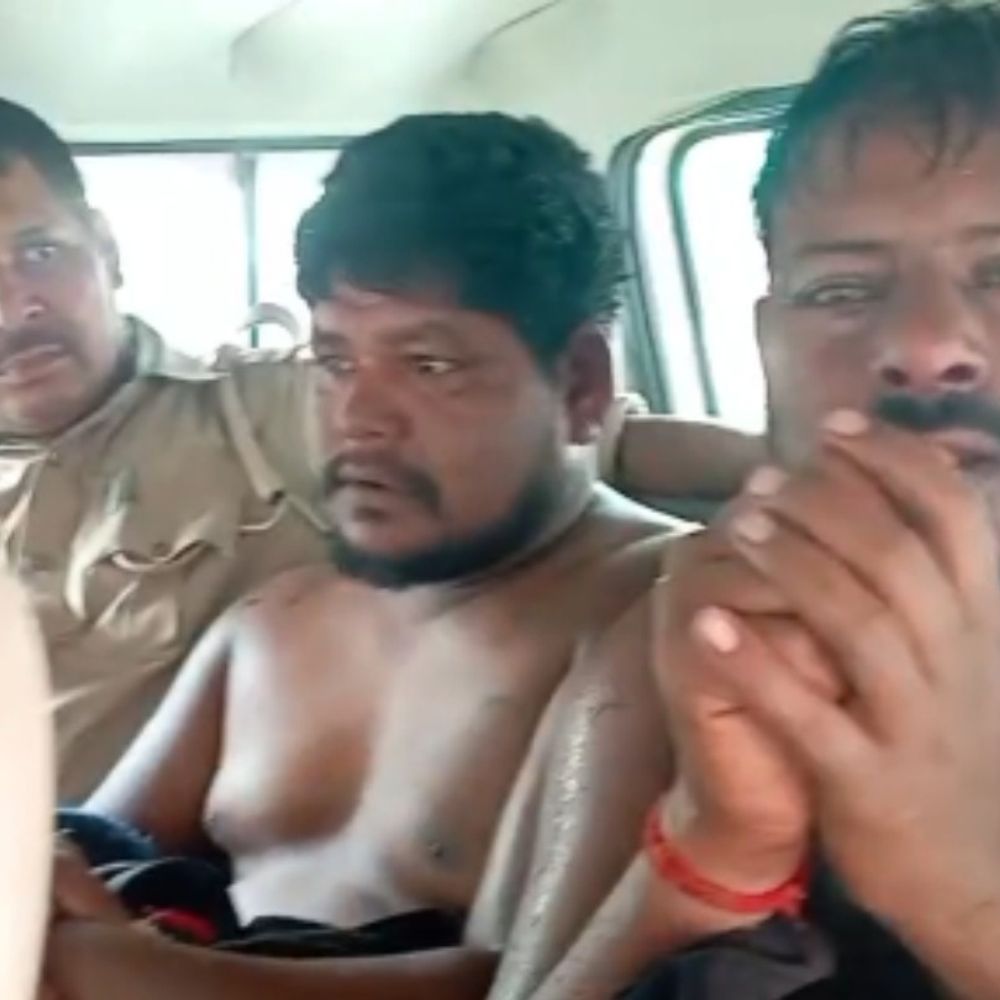 मिर्जापुर में बच्चा चोरी की आशंका, दो संदिग्ध हिरासत में:लोगों ने पकड़कर पीटा, पुलिस ने पहुंचकर हिरासत में लिया