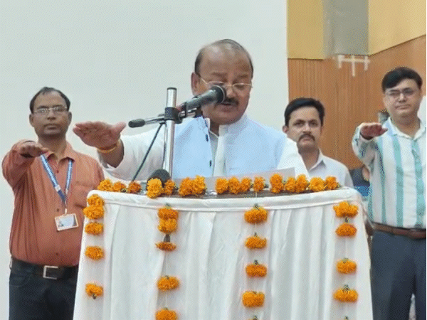 नशामुक्ति शपथ- मंत्री बोले- जीवन में नशा करुंगा:फिर जुबान लड़खड़ाते हुए कहा- कभी नहीं करूंगा- VIDEO