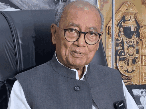 दिग्विजय ने छोड़ा एक्स, पर्सनल मोबाइल भी स्टाफ को दिया:20 अक्टूबर से निकालेंगे उज्जैन से अयोध्या की यात्रा,सोशल मीडिया यूज न करने का किया है ऐलान
