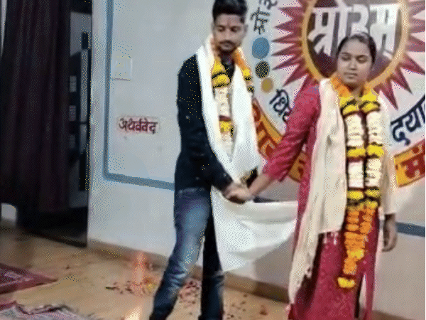 
                 "तुम तो मर जाओगे, मेरा क्या" बोलकर की दूसरी शादी:लव मैरिज के चार महीने बाद बीमारी, पहली शादी रहते दूसरा विवाह करने पर वारंट जारी 
            
