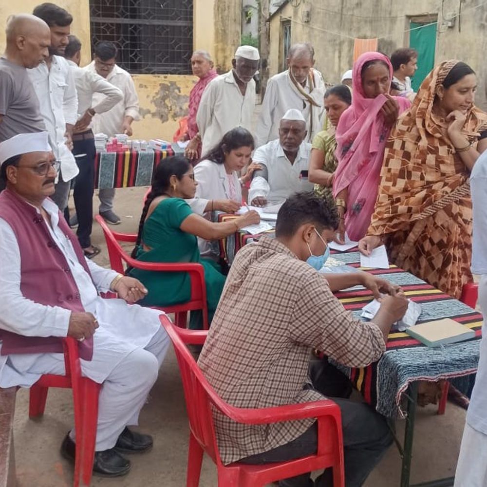 
                 इच्छापुर में दूषित पानी से फैला डायरिया, 25 बीमार:250 जांच में मरीज मिले, सभी का प्राथमिक उपचार कर घर भेजा गया 
            