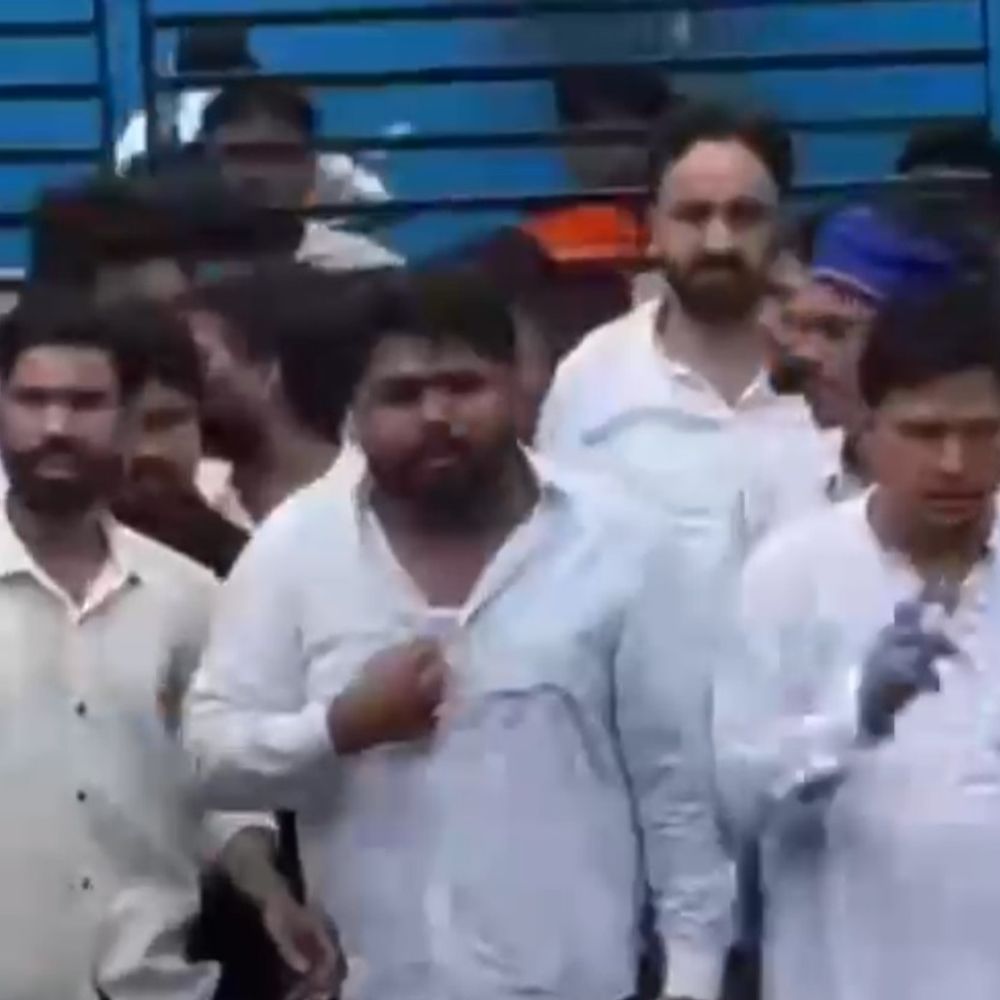मेरठ कलेक्ट्रेट बवाल: फरार ऋतिक जाटव का वीडियो वायरल:पुलिस हुई सतर्क, सोशल मीडिया एक्टिविटी की जांच जारी