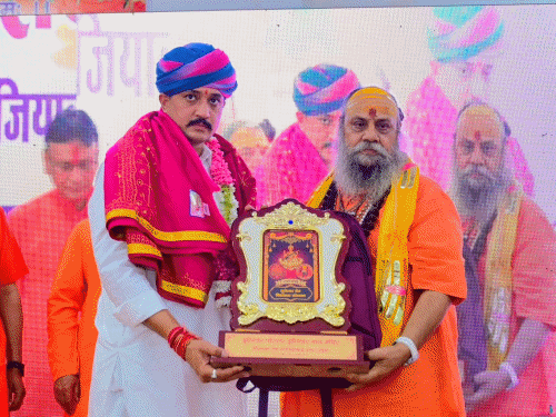 दूधेश्वर वेद विद्यालय का रजत जयंती समारोह:25 सालों की यात्रा का सफर दिखाया; वैदिक शिक्षा, सनातन संस्कृति के संरक्षण का दिया संदेश