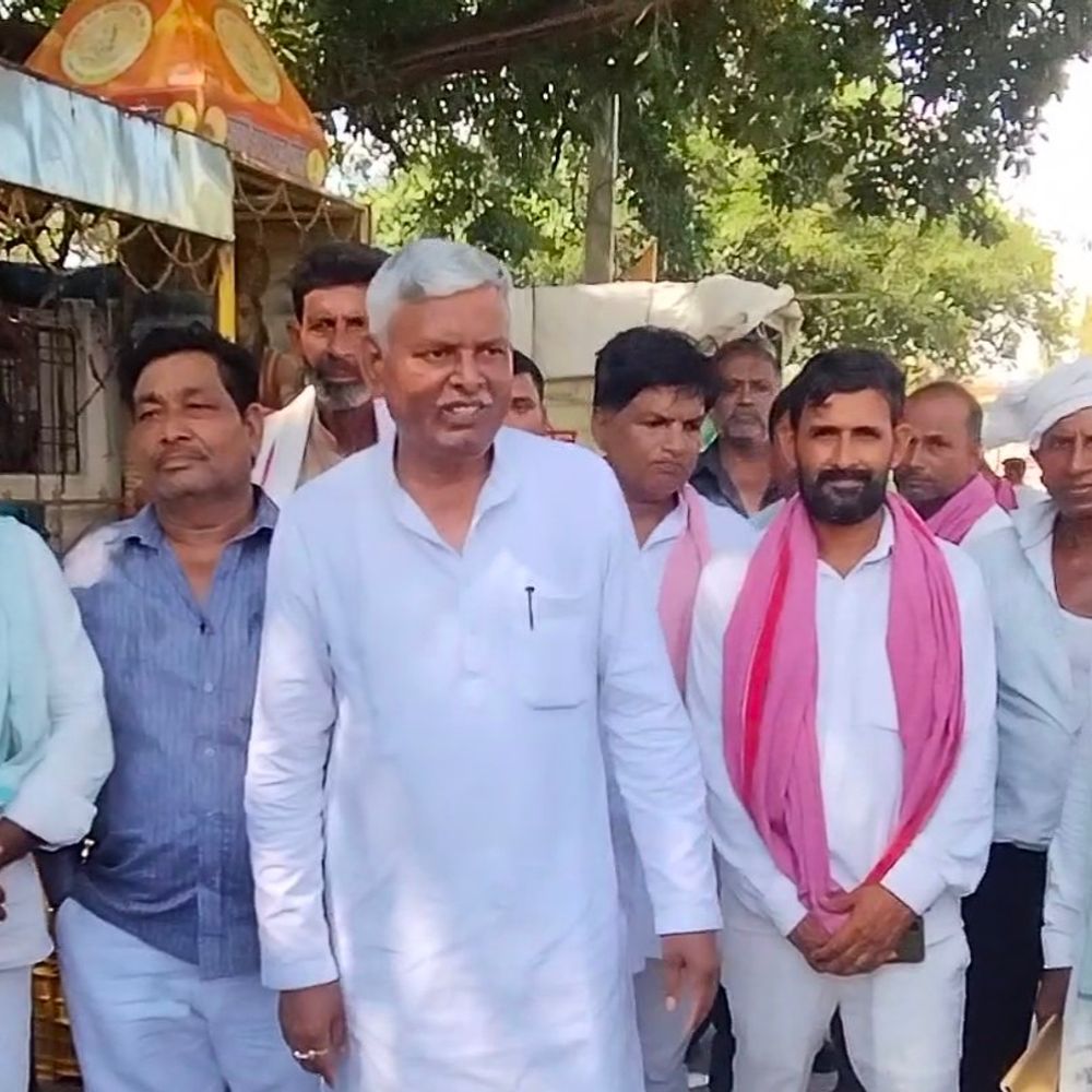 बैरिया विधायक ने भाजपा सरकार सरकार पर साधा निशाना:बलिया में कहा- सरकार नहीं चाहती बच्चे पढ़-लिखकर नौकरी मांगें