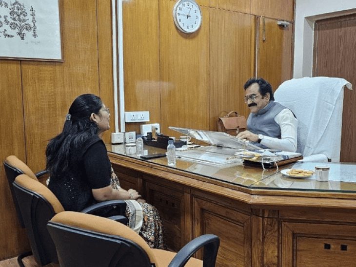 
                 नेपानगर में 8.65 करोड़ से बनेंगी चार ग्रामीण सड़कें:14.25 किलोमीटर परियोजनाओं को प्रशासनिक मंजूरी; आवागमन होगा आसान 
            