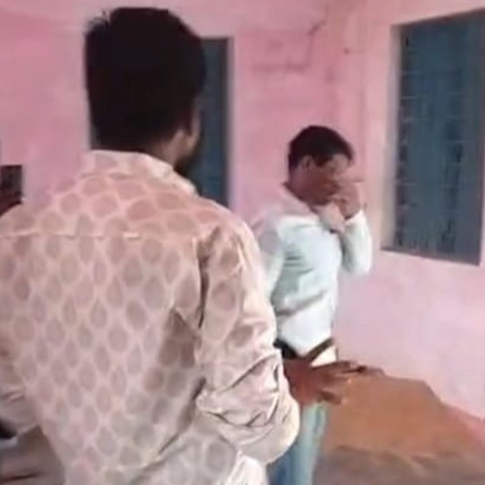 सतना में कोटेदार पर शासकीय राशन के गबन का आरोप:स्टॉक में दिखा अनाज, गोदाम मिला खाली; उप सरपंच और ग्रामीणों ने SDM से की शिकायत