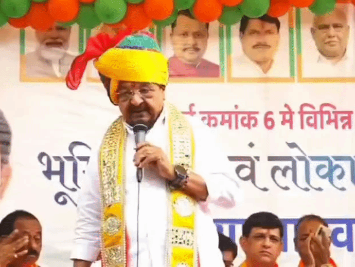 
                 '70 साल का हो गया हूं...यूं ही सठिया गया हूं':मंत्री विजयवर्गीय बोले- मैं जो भी करता हूं, मुंह पर करता हूं, किसी को बुरा लगे तो लगे 
            