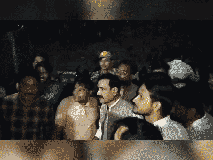 नरोत्तम बोले- दूल्हा पीछे आ रहा, माला उसे पहनाओ:दतिया विधानसभा उपचुनाव में प्रचार के दौरान स्वागत के लिए पहुंचे थे कार्यकर्ता