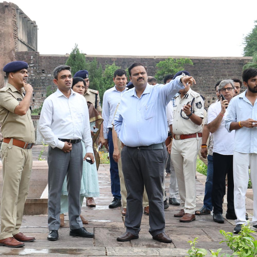
                 भोपाल के जगदीशपुर में कल कैबिनेट मीटिंग:कमिश्नर ने पहुंचकर देखी व्यवस्थाएं; रूट प्लान पर चर्चा की 
            