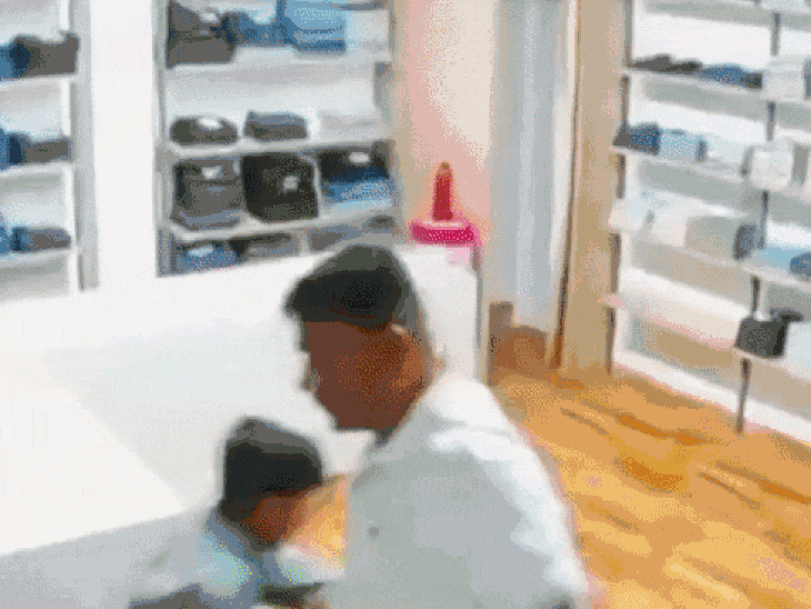 शो-रूम से व्यापारी का कीडनैप, क्रेटा में डालकर ले गए-VIDEO:बाड़मेर-बालोतरा में करवाई नाकाबंदी, मारपीट कर कच्चे रास्तों में छोड़कर फरार हुए तस्कर