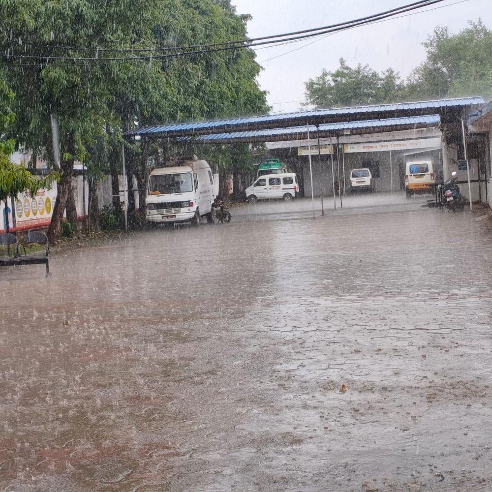 
                 बालाघाट में 30 घंटे बाद फिर बारिश:खेतों में धान लगाने के काम में तेजी, वारासिवनी में सबसे अधिक लगभग 21 इंच बरसात 
            