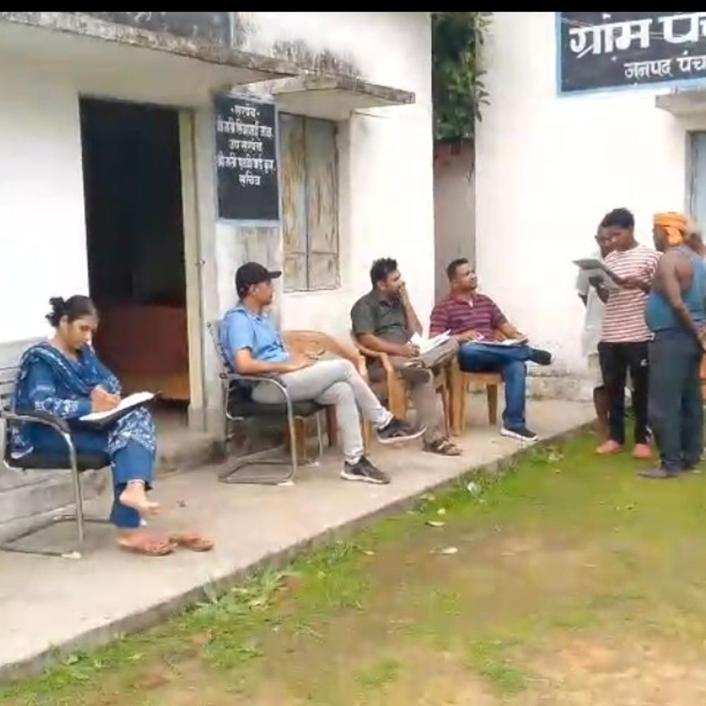 
                 कसेरू राशन दुकान में नहीं बंटा जुलाई का राशन:जांच टीम को देख भागे प्रबंधक-पूर्व विक्रेता; कार्रवाई के लिए SDM को प्रतिवेदन 
            