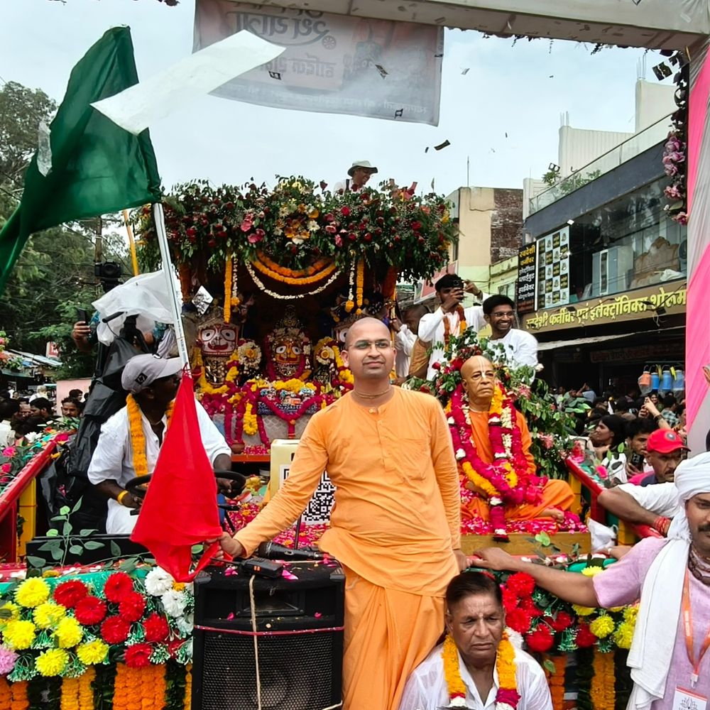 
                 गुना में निकली भगवान जगन्नाथ की रथयात्रा:ISCKON ने गायत्री मंदिर से निकाली यात्रा; बैलगाड़ी और प्रतिमा रही आकर्षण का केंद्र 
            