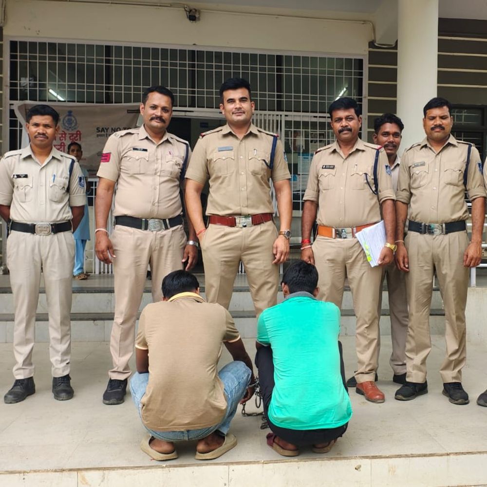 
                 ऑनलाइन शॉपिंग के नाम पर 99 हजार की साइबर ठगी:केरल और मुंबई से दो आरोपी गिरफ्तार, कस्टमर केयर पर किया था कॉल 
            