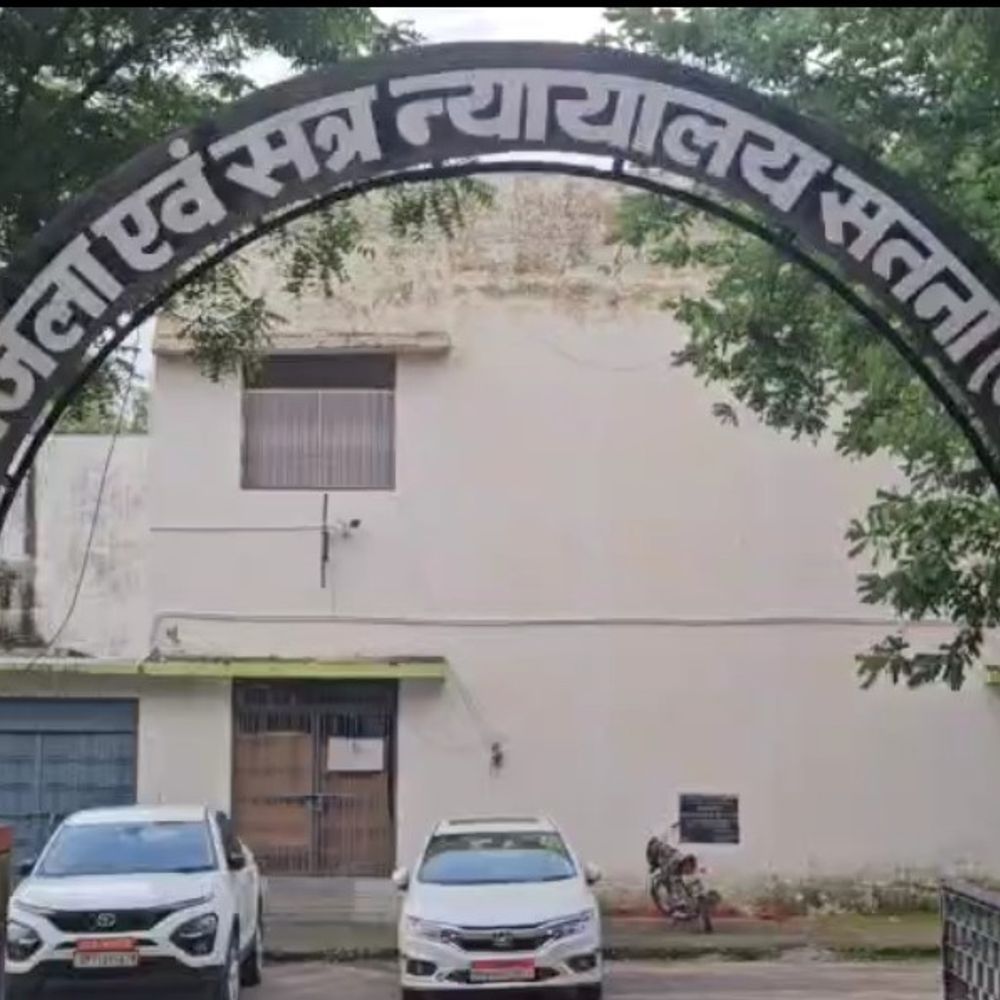
                 मेडिकल नशे के सौदागर को 10 साल की सजा:720 नशीली कैप्सूल के साथ पकड़ा गया था आरोपी,स्पेशल कोर्ट ने 1 लाख 500 रुपए का जुर्माना लगाया 
            