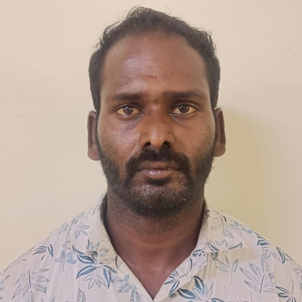 
                 10 महीने बाद हैदराबाद से पकड़ाया चोर:आरोपी का रिश्तेदार महाराष्ट्र से गिरफ्तार, बालाघाट में 12 लाख की चोरी की थी 
            