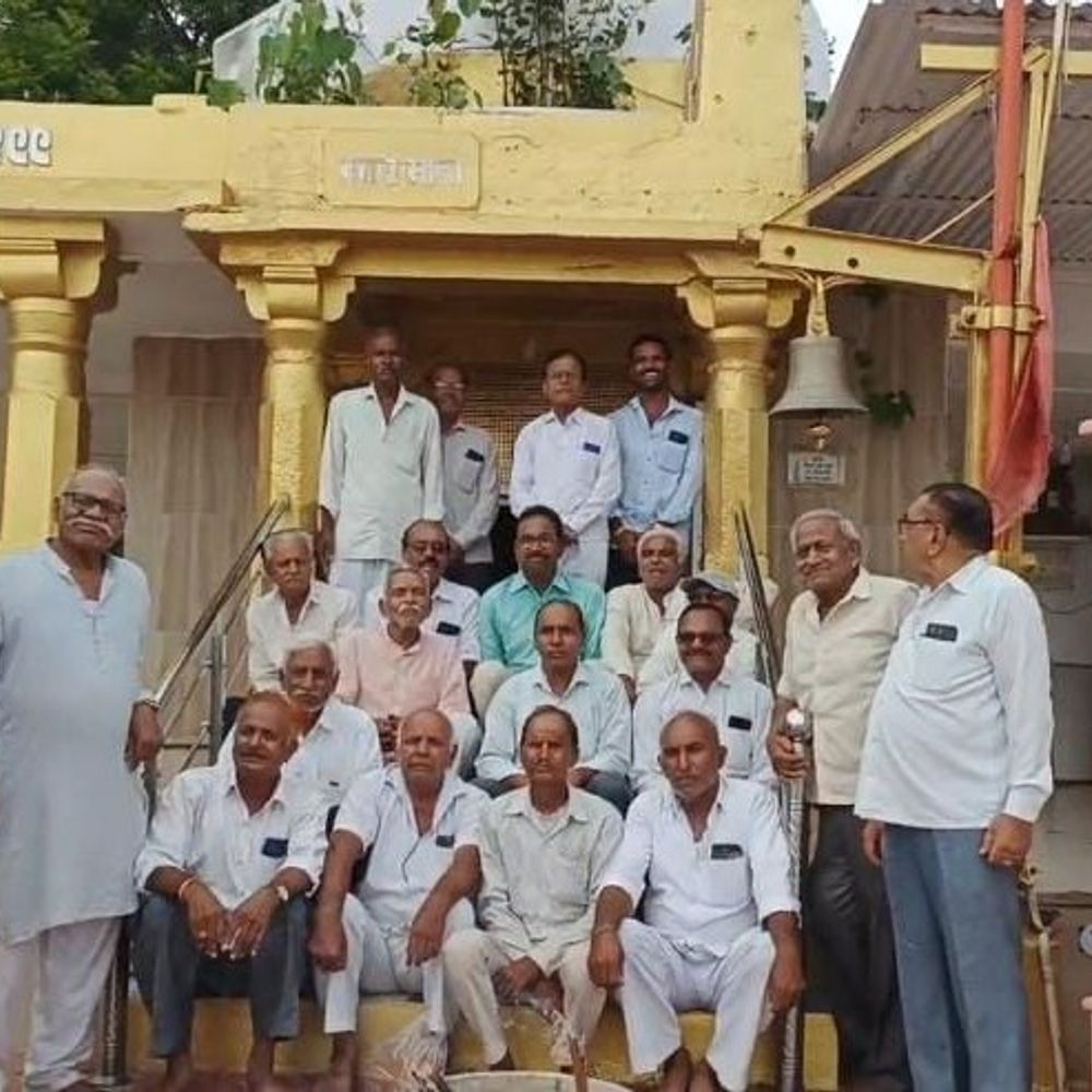 
                 अंजड़ में बारिश के लिए नगरी माता का पूजन:15 दिन से बारिश नहीं, फसलों को बचाने के लिए किसानों ने की पूजा 
            