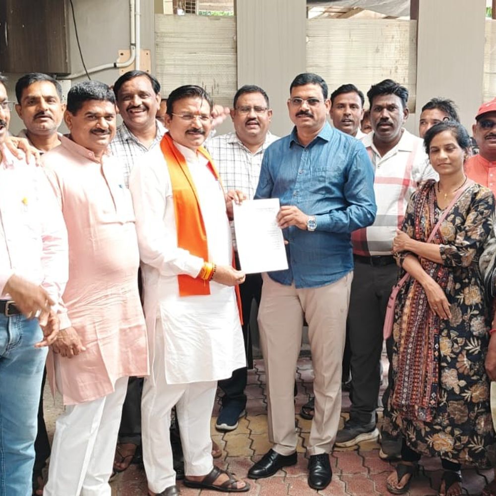 
                 TET से राहत दिलाई जाए, सांसद को सौंपा ज्ञापन:टीचर्स बोले- नियम सिर्फ आगे होने वाली नई भर्तियों पर ही लागू हो 
            