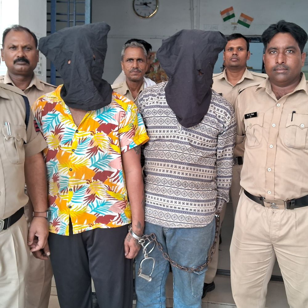 
                 सतना लूटकांड का खुलासा, 3 आरोपी गिरफ्तार:चाकू की नोक पर 5 हजार की थी लूट;नकदी, चाकू और वारदात में प्रयुक्त बाइक जब्त 
            