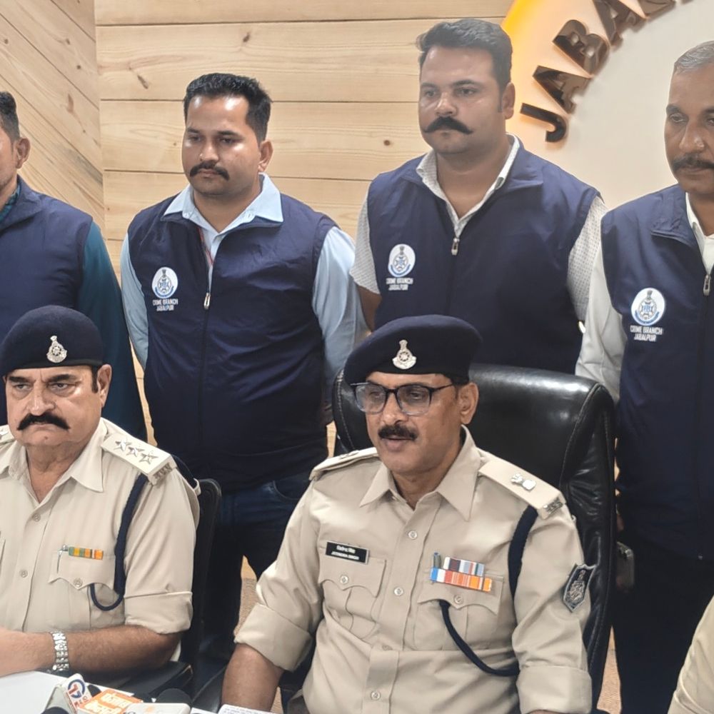 
                 जबलपुर में 8.7 किलो गांजा जब्त:उड़ीसा से आ रही खेप पकड़ी, 2 महिला और एक तस्कर गिरफ्तार 
            