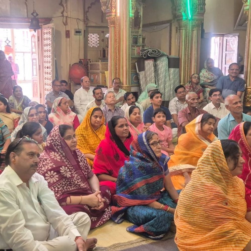 हाथरस के जैन मंदिर में प्रवचन कार्यक्रम:उपाध्याय शिवदत्त महाराज ने संगति के प्रभाव पर व्यक्त किए विचार