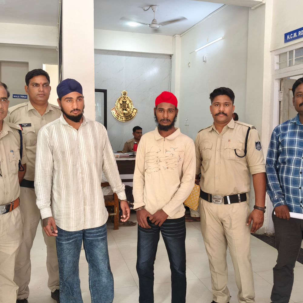 
                 हरदा में भांजे और बेटे ने की चोरी, पकड़ाए:चांदी की पायल, कड़ा समेत 20 हजार रुपए चुराए थे; बेटे का इलाज कराने गए मकान मालिक 
            