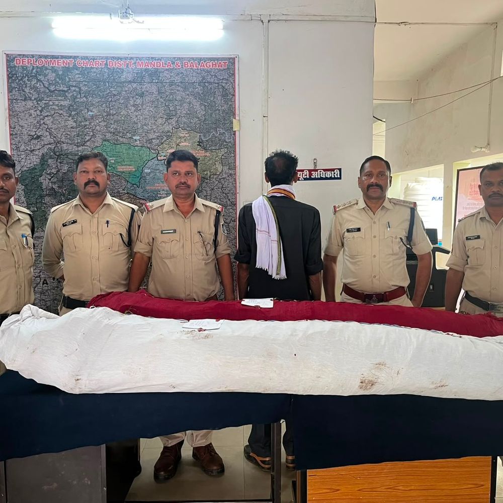 
                 मंडला में अवैध गांजा खेती का भंडाफोड़:बिछिया पुलिस ने 107 पौधे किए जब्त, एक आरोपी गिरफ्तार 
            