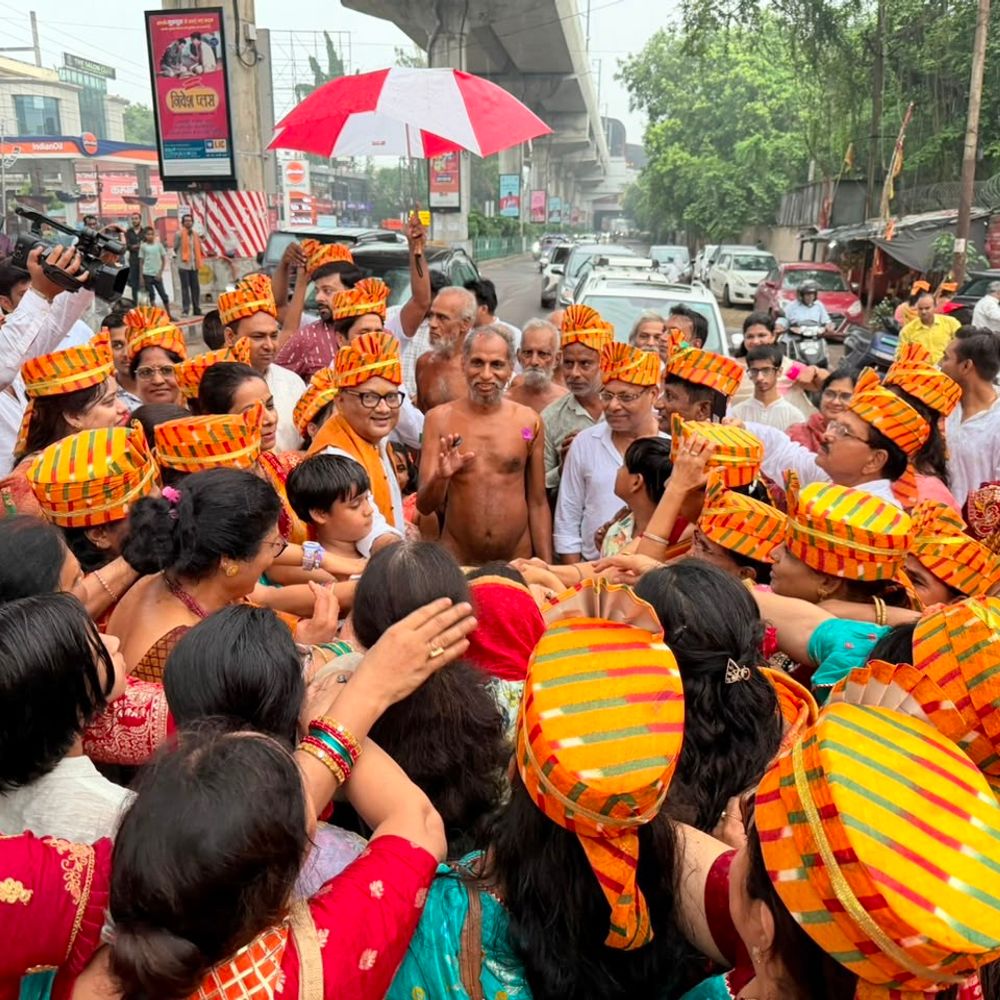 आचार्य सुबल सागर महाराज का मंगल प्रवेश:इंदिरा नगर जैन मंदिर में शिष्यों और संतों संग पहुंचे