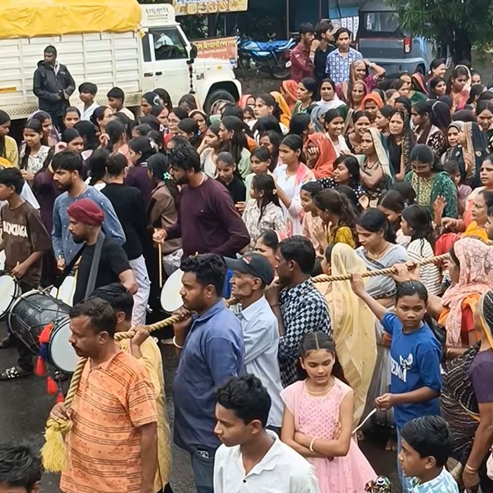 
                 जयघोष के बीच भगवान जगन्नाथ की रथ यात्रा निकली:डिंडोरी में श्रद्धालुओं ने खींची रथ की रस्सी; 'हरे राम, हरे कृष्ण' के भजनों पर झूमें 
            