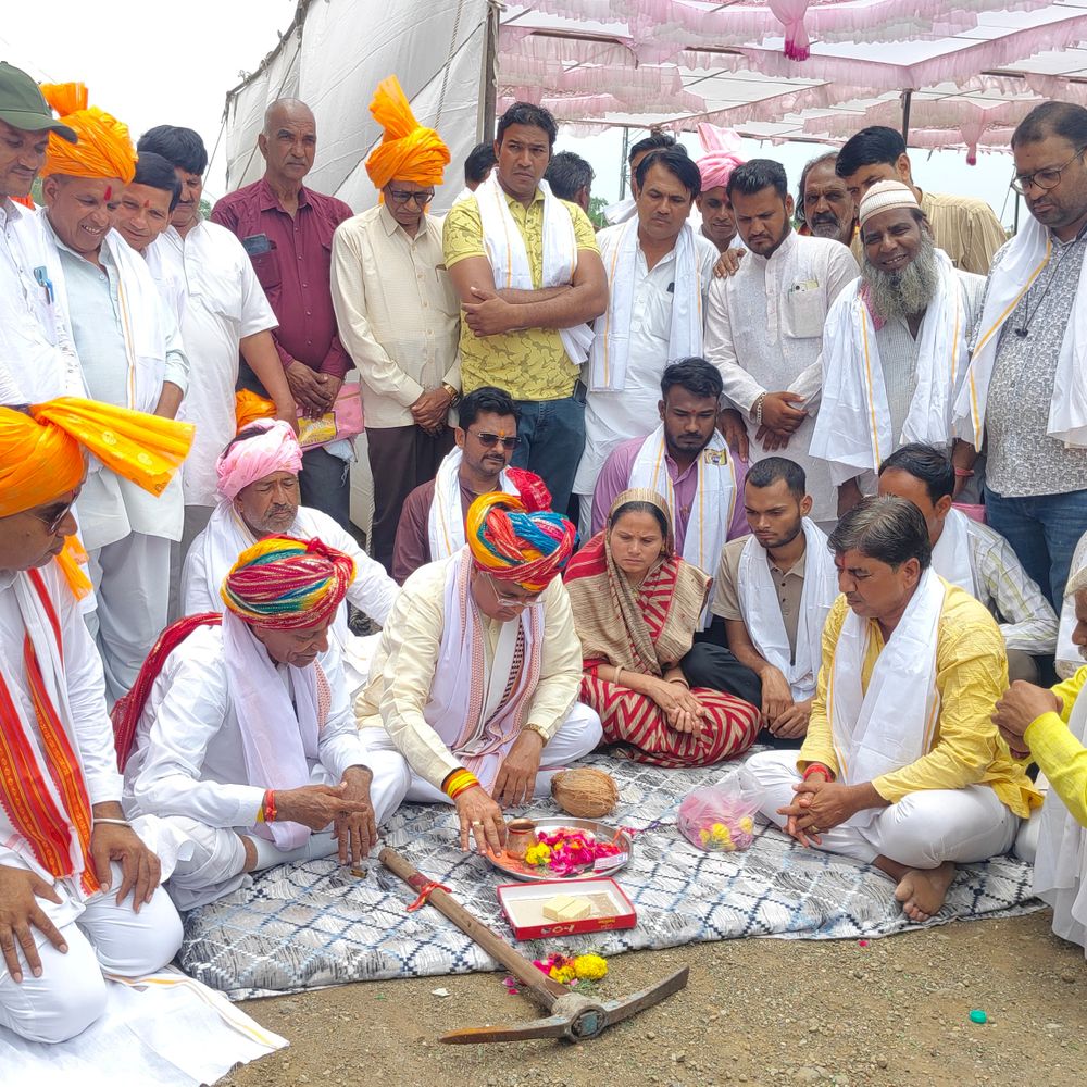 
                 खिलचीपुर में 6.95 करोड़ के स्टेडियम का भूमि पूजन:सांसद-विधायक ने किया शिलान्यास, खेल प्रतिभाओं को मिलेगा बढ़ावा 
            
