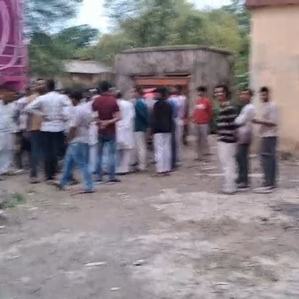
                 मोहन बड़ोदिया में सांप के डसने से युवक की मौत:जर्जर पीएम रूम में टॉर्च की रोशनी में पोस्टमार्टम; सांप पकड़ने के दौरान हादसा 
            