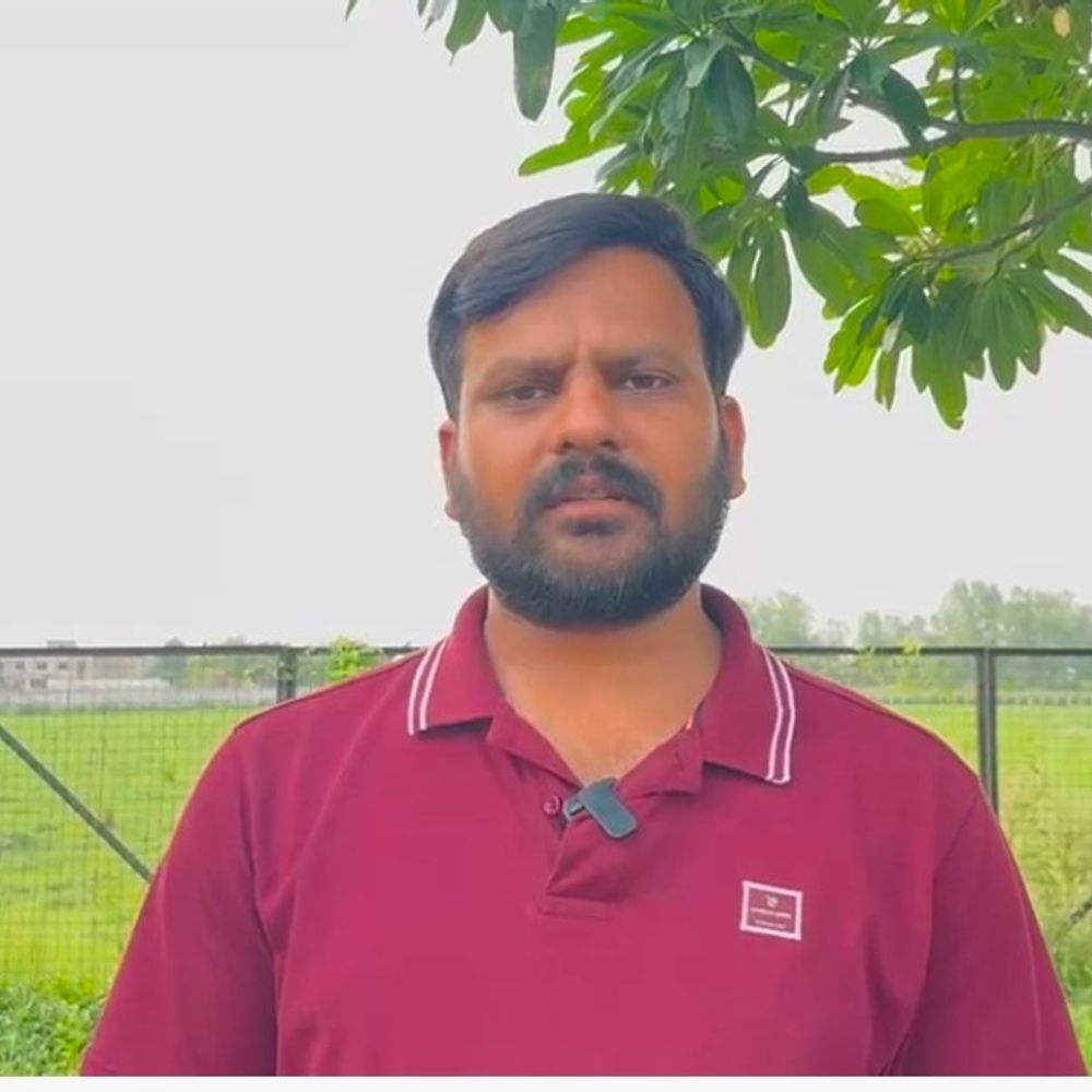 कौशांबी में चकरोड को जेसीबी से खोदकर बनाई नाली:आईजीआरएस पर डीएम से शिकायत; लेखपाल पर मिलीभगत का आरोप, निष्पक्ष जांच की मांग