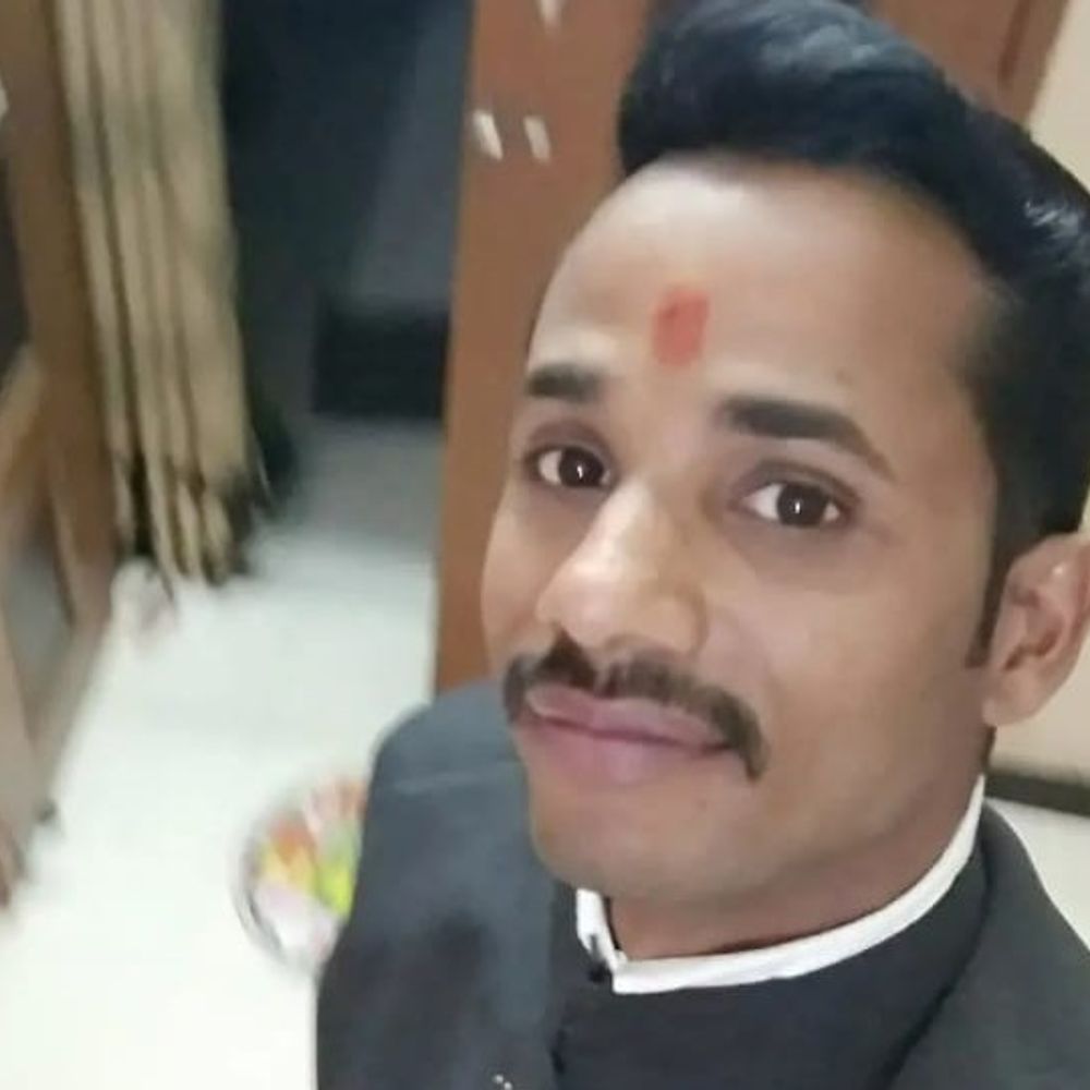 
                 देवास रेलवे माल गोदाम के पास मिले शव की पहचान:जेब में रखी पर्ची से मिला परिजनों का नंबर, चार दिन से लापता था युवक 
            