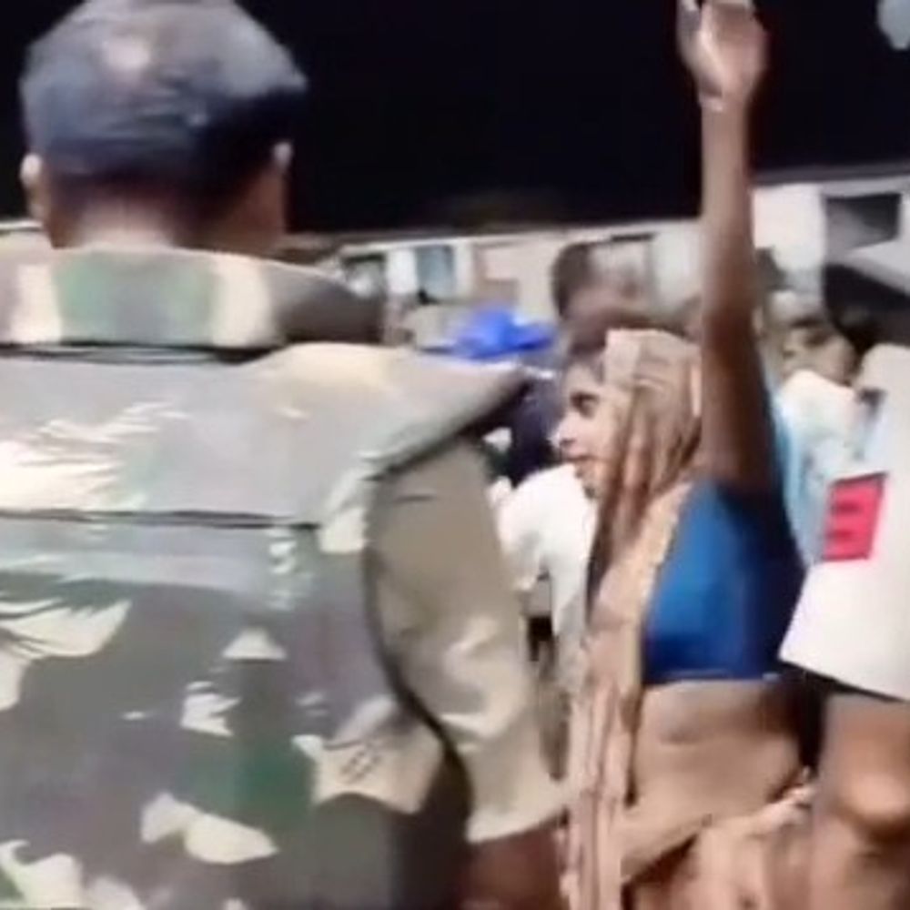 
                 ड्यूटी खत्म होने के बाद घर नहीं लौटा कर्मचारी:परिजनों ने सासन प्लांट गेट पर किया हंगामा; देर रात तक सहकर्मी आक्रोशित 
            