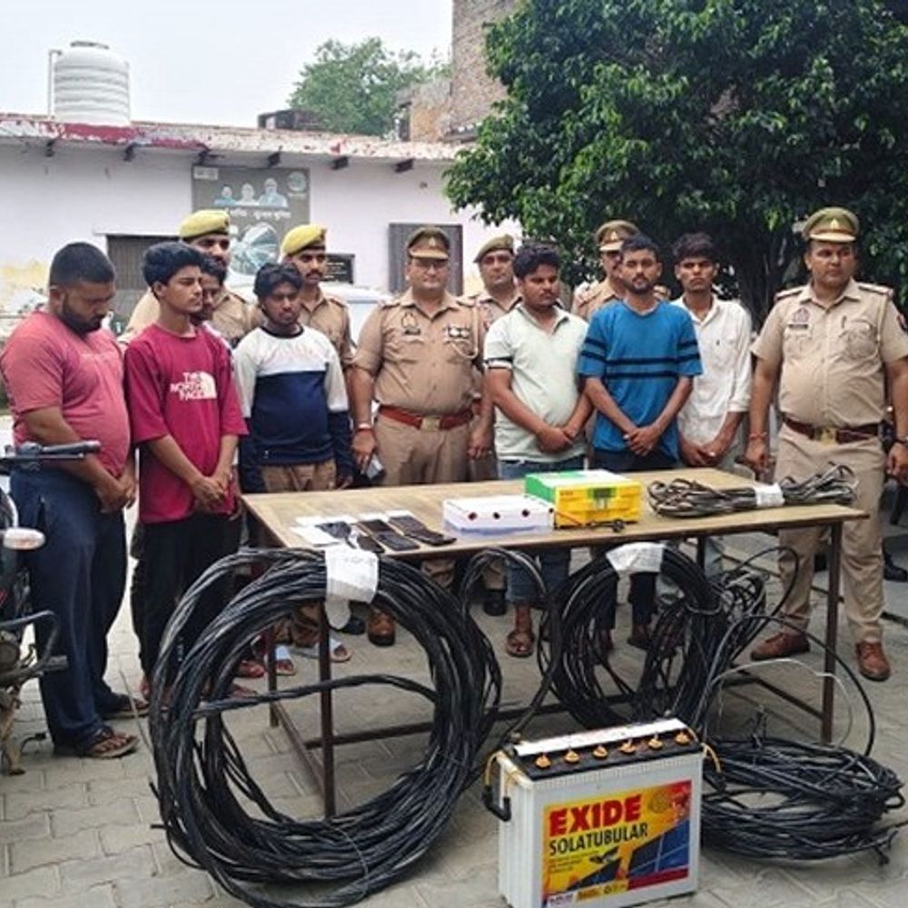 मथुरा में वाहन-ट्रांसफार्मर चोर गिरोह का भंडाफोड़:7 आरोपी गिरफ्तार, चोरी की कार समेत कई वाहन और सामान बरामद