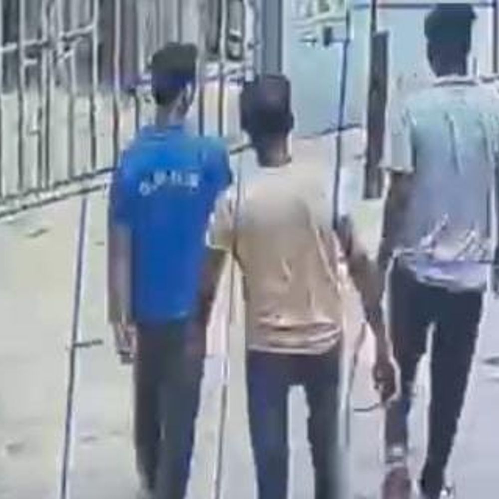 
                 शराब पार्टी बनी मौत की वजह:पैसों के विवाद में दोस्त ने दिया धक्का,3 दिन बाद युवक ने तोड़ा दम, परिजनों ने शव रखकर किया चक्का जाम 
            