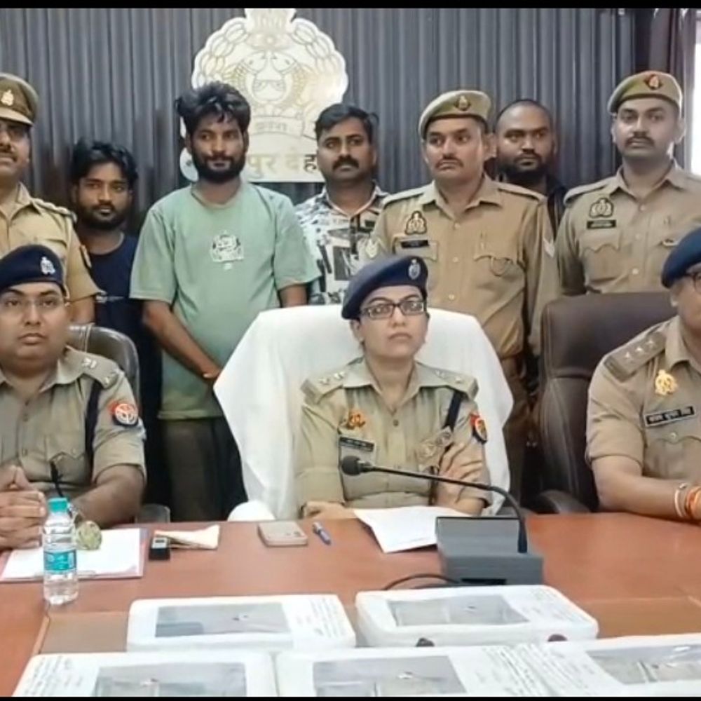 कानपुर देहात में अमेजन को चूना लगाने वाले गिरफ्तार:फर्जी ऑर्डर, असली सामान गायब... अमेजन से ठगी करने वाला गिरोह गिरफ्तार
