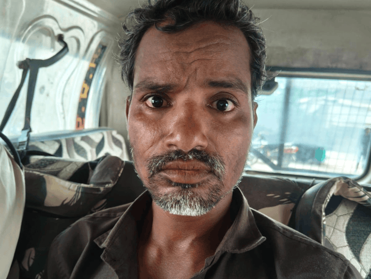 
                 बैतूल में पत्नी की हत्या का आरोपी पति गिरफ्तार:घरेलू विवाद में लाठी से हमला करना कबूला, वारदात का डंडा और कपड़े भी बरामद 
            
